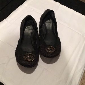 ON SALE Tory Burch Carolines black w/gold fabric